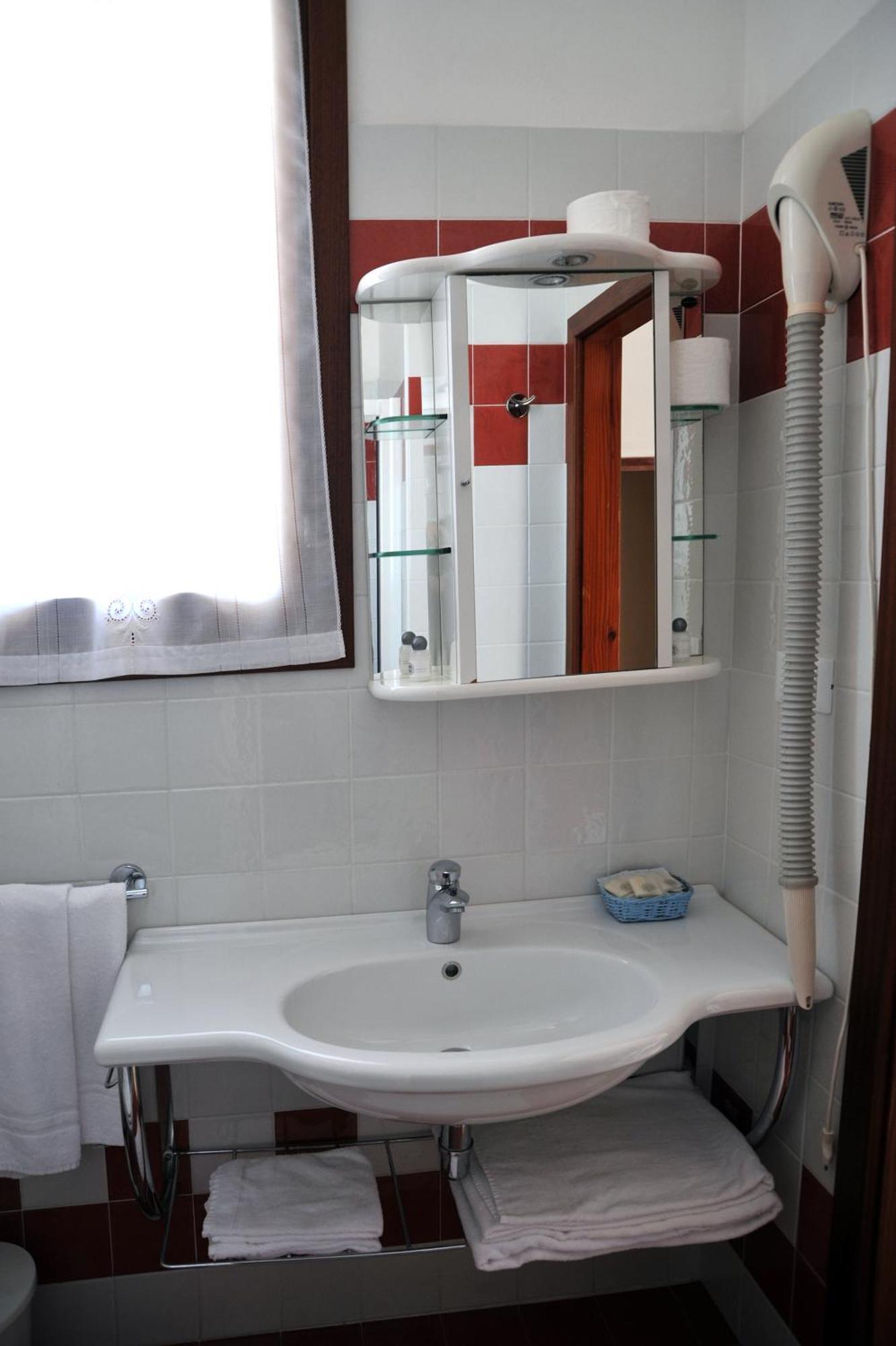 Hotel Reno Lido di Jesolo Buitenkant foto